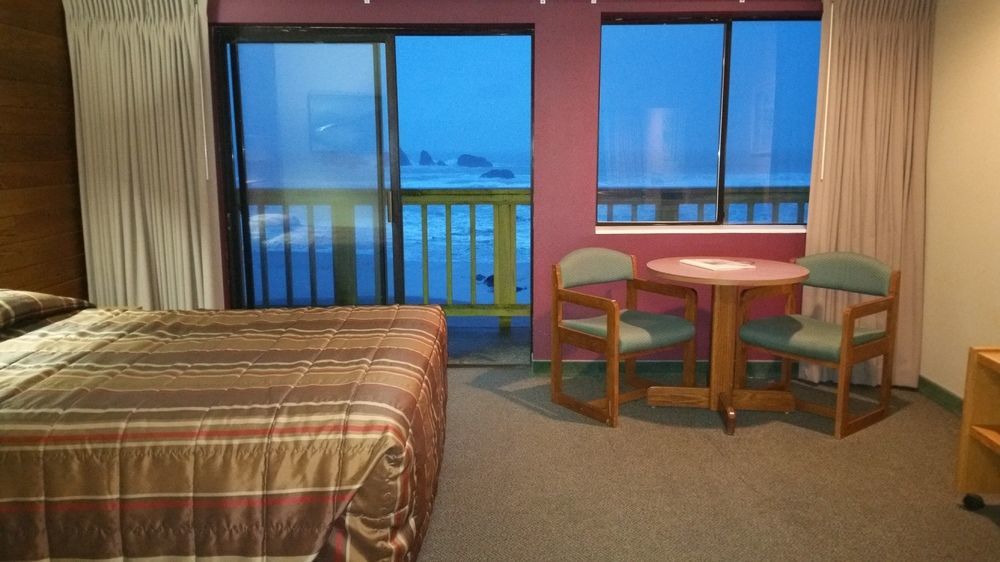 Sunset Oceanfront Lodging Бандон Экстерьер фото